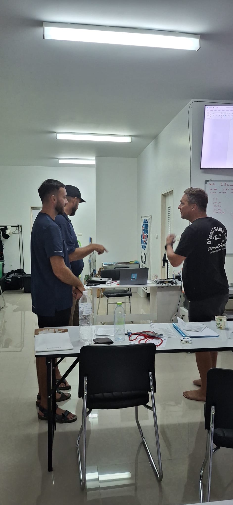 PADI IDC candidates discussing classroom training