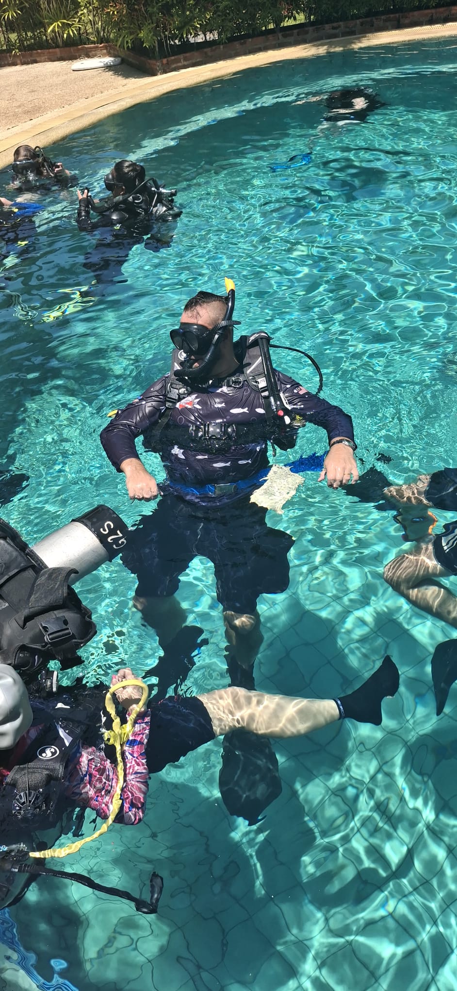 PADI IDC confined-water instruction with candidates in the pool